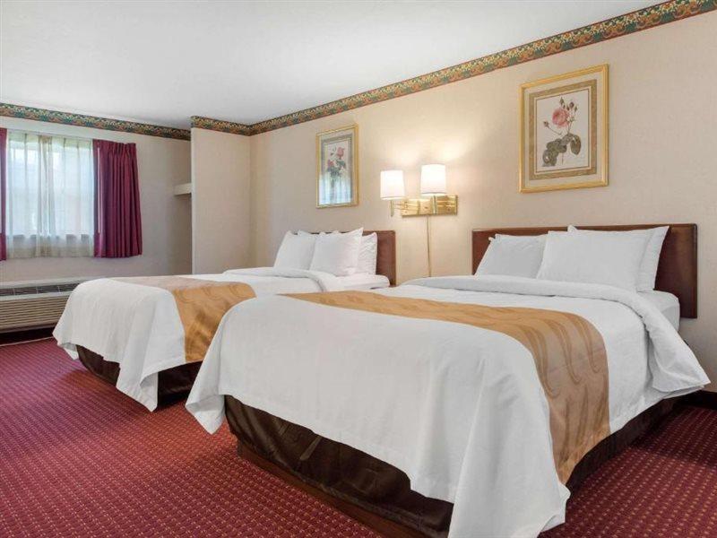 Quality Breeze Manor Hotel 2*
