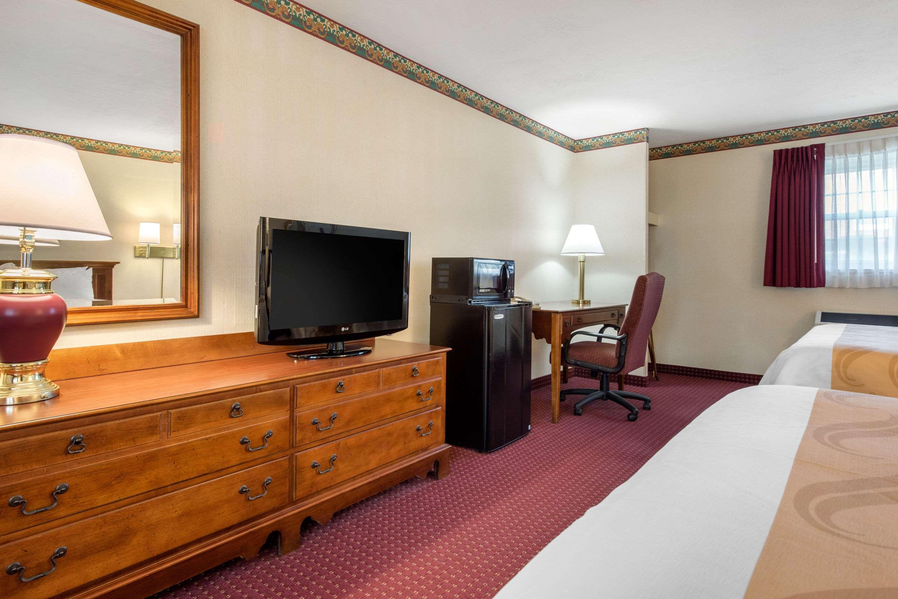 Quality Breeze Manor Hotel 2*