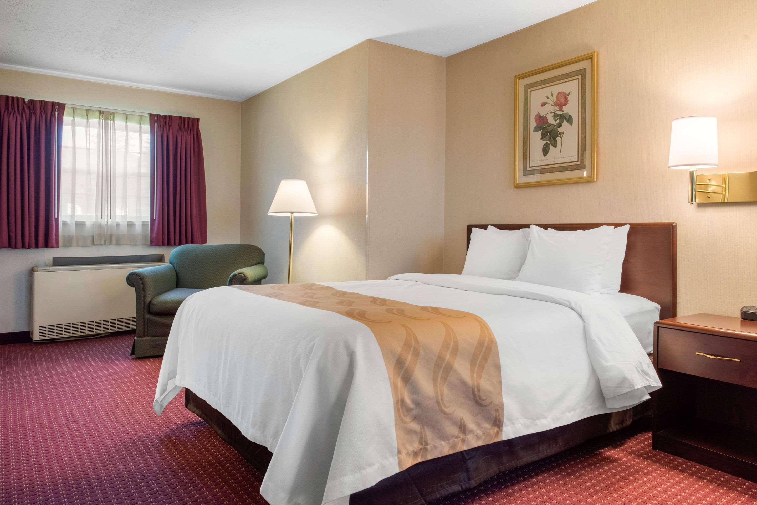 Quality Breeze Manor Hotel 2*