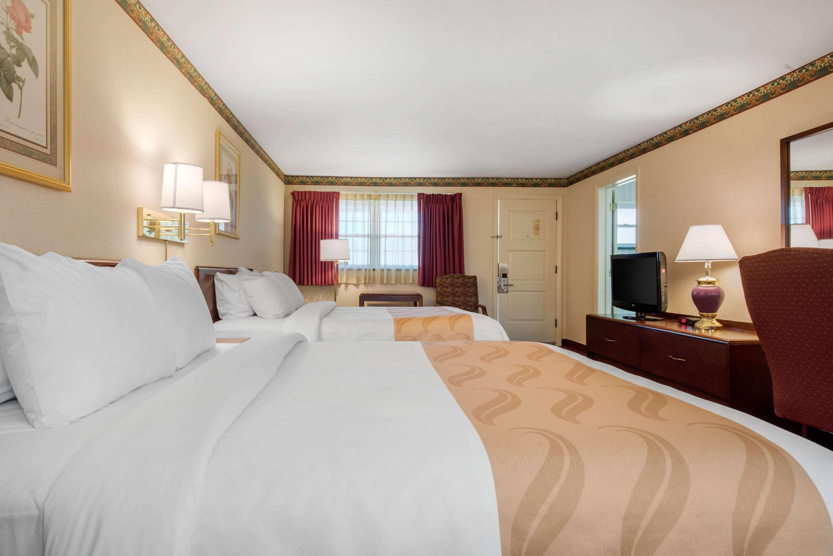 Quality Breeze Manor Breezewood