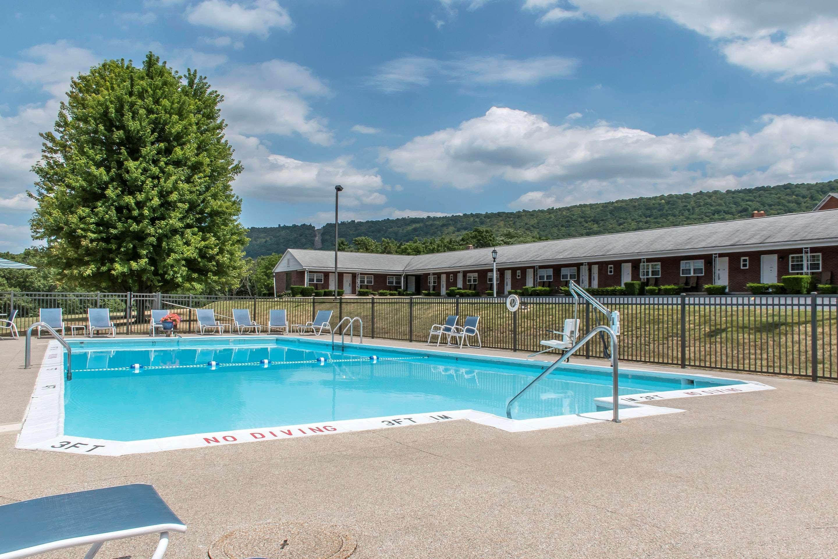 Quality Breeze Manor Hotel